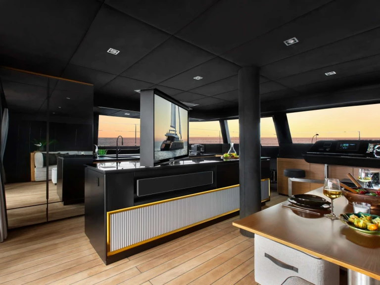 Hire Luxury Yacht Sunreef with a boat licence