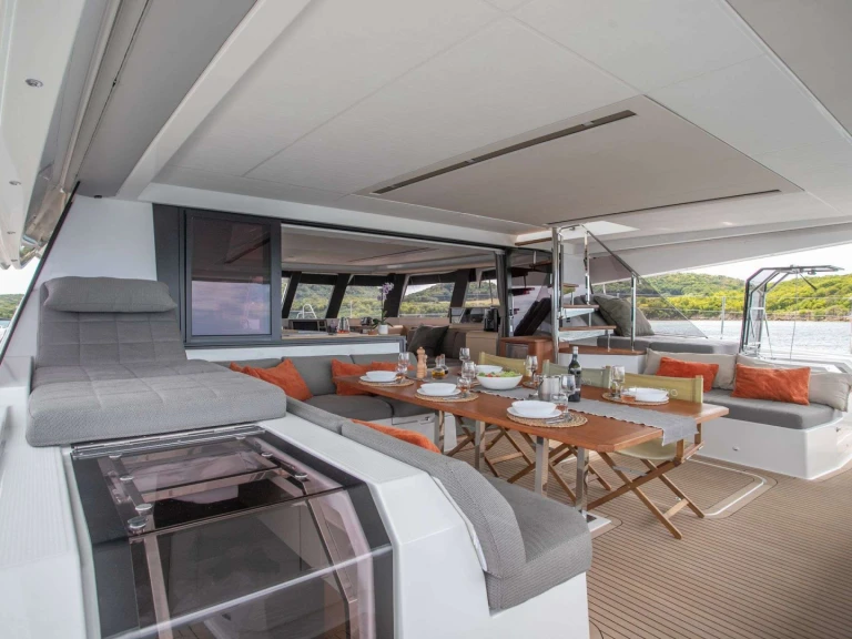 Luxury Yacht to hire Naples at the best price