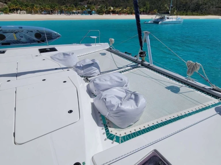 Luxury Yacht to hire British Virgin Islands (BVI) at the best price