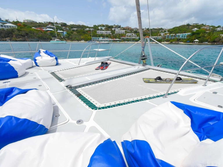 Hire Luxury Yacht Royal Cape with a boat licence