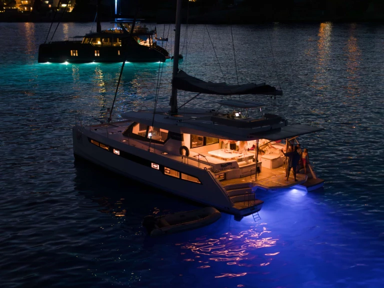 Hire Luxury Yacht Leopard with a boat licence