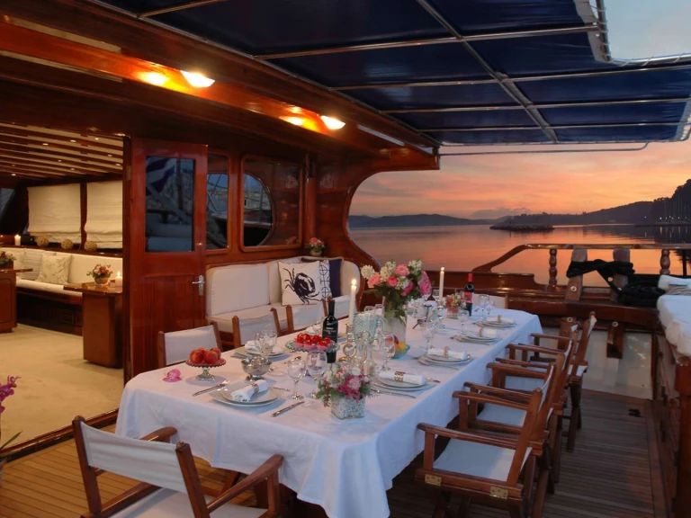 Luxury Yacht hire in Greece - Custom MATINA