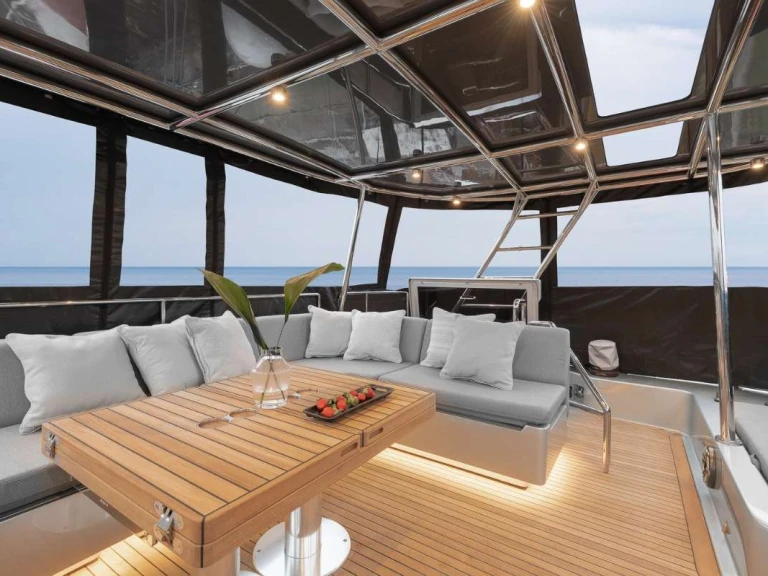 Hire Luxury Yacht with or without skipper Sunreef French Riviera