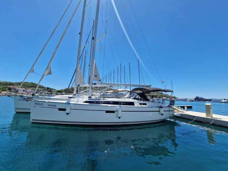 Yacht hire Pula cheap Cruiser 37