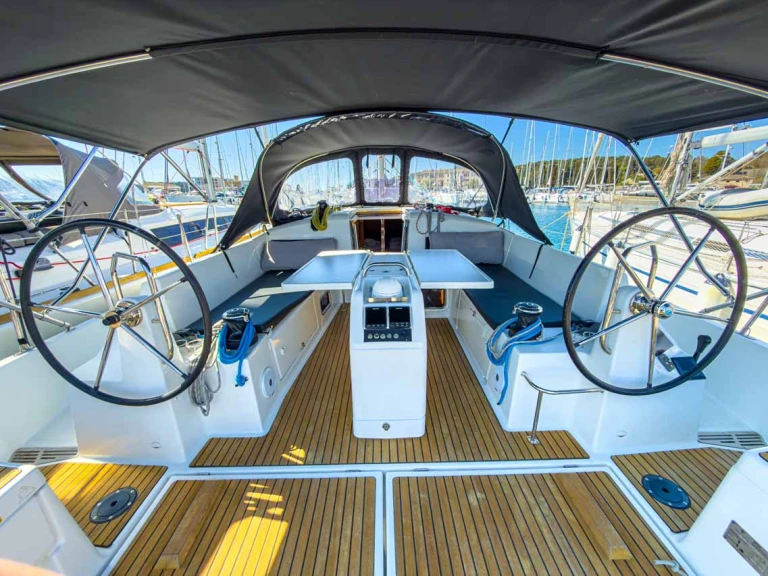 Sailboat to hire Pula at the best price