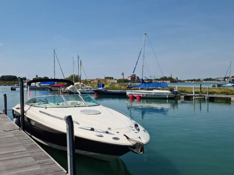 Yacht charter San Giuliano - Venezia - Monterey 268SC on SamBoat