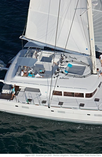 Hire Catamaran Lagoon with a boat licence