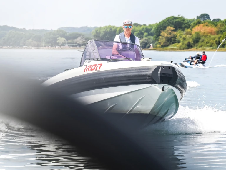 Hire Motorboat IRON BOATS  with a boat licence
