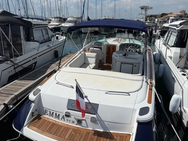 Charter a Chris Craft CORSAIR 28' in Saint-Raphaël on Samboat