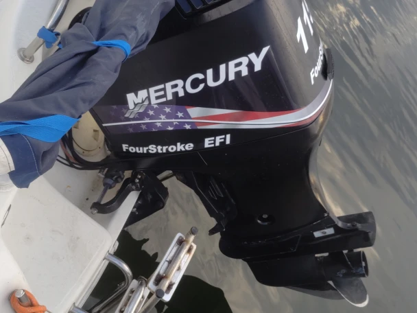 Hire Motorboat Quicksilver with a boat licence