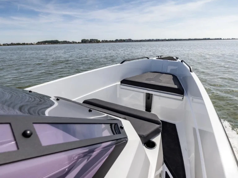 Hire Motorboat IRON BOATS  with a boat licence