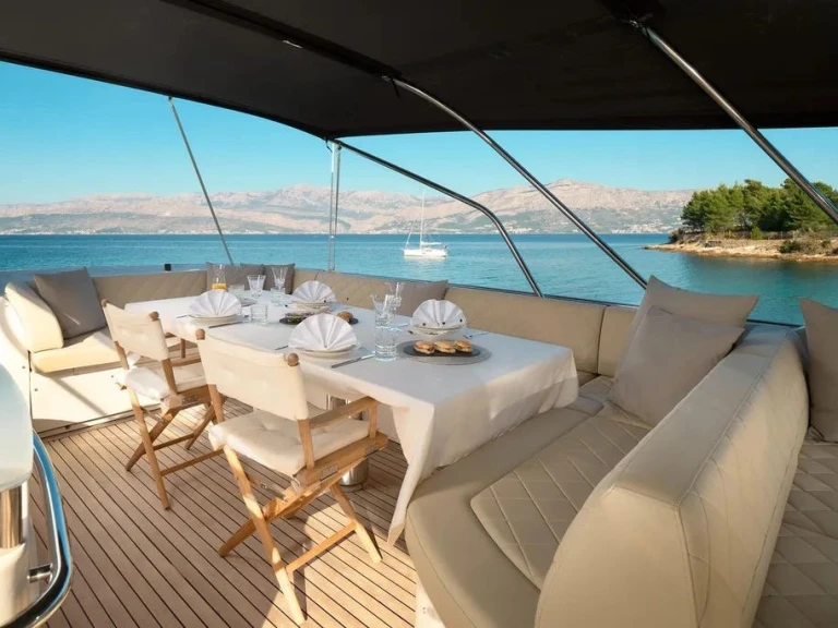 Motorboat hire in Podstrana - Princess Princess 72