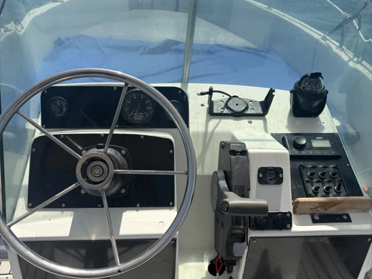 Yacht hire La Ciotat cheap Cap Camarat 575