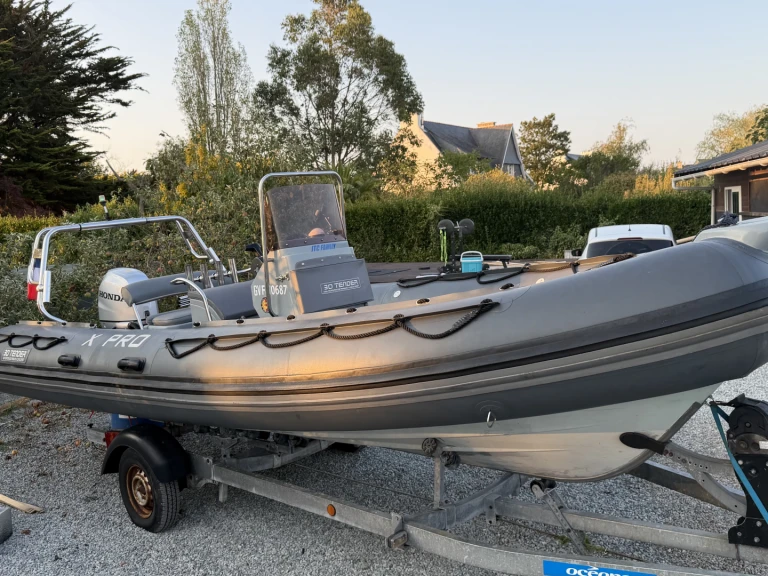 Hire Motorboat 3D Tender with a boat licence