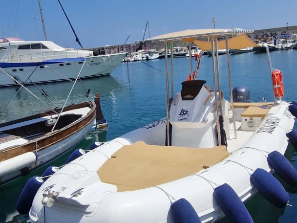 Hire RIB SUNRISE 7 with a boat licence