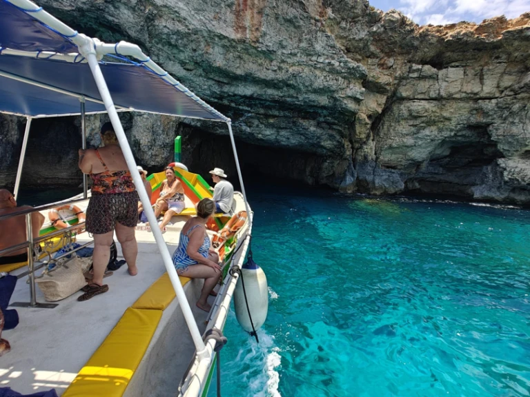 Motorboat to hire Saint Paul's Bay at the best price