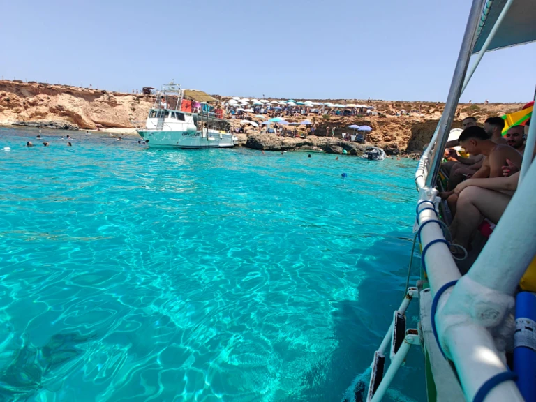 Hire Motorboat Custom with a boat licence