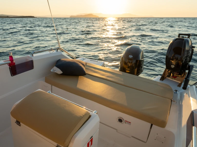 Motorboat to hire Chania at the best price
