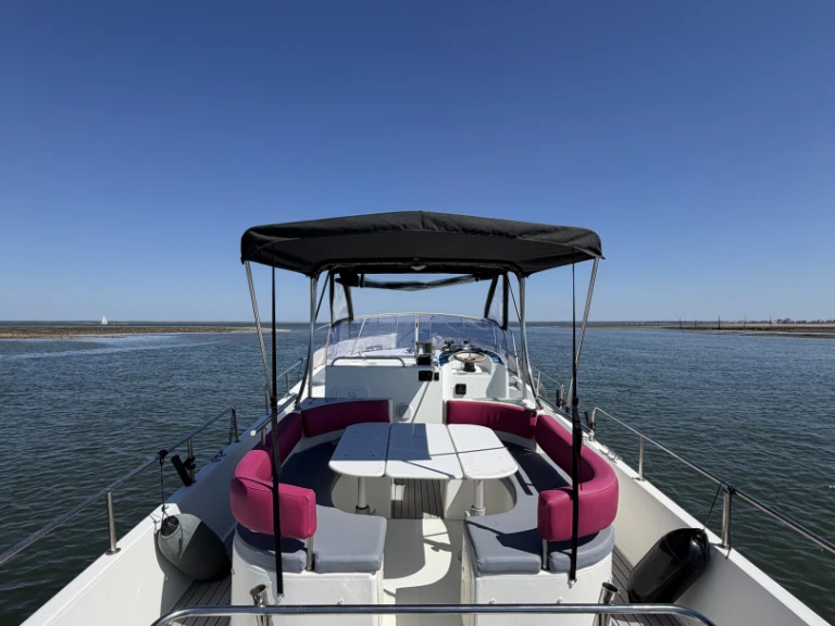 Yacht hire Arcachon cheap Beacher 840