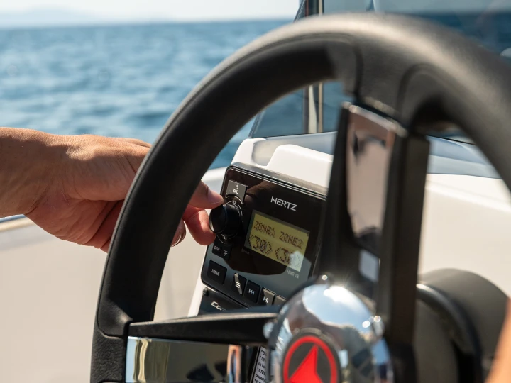 Charter a Compass 160e in Chania on Samboat