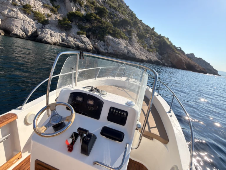 Motorboat to hire Le Rouet at the best price