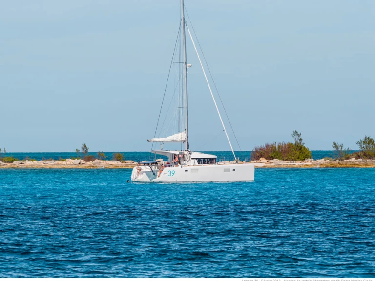 Charter a Bali Bali 4.1 in Palaióchora on Samboat