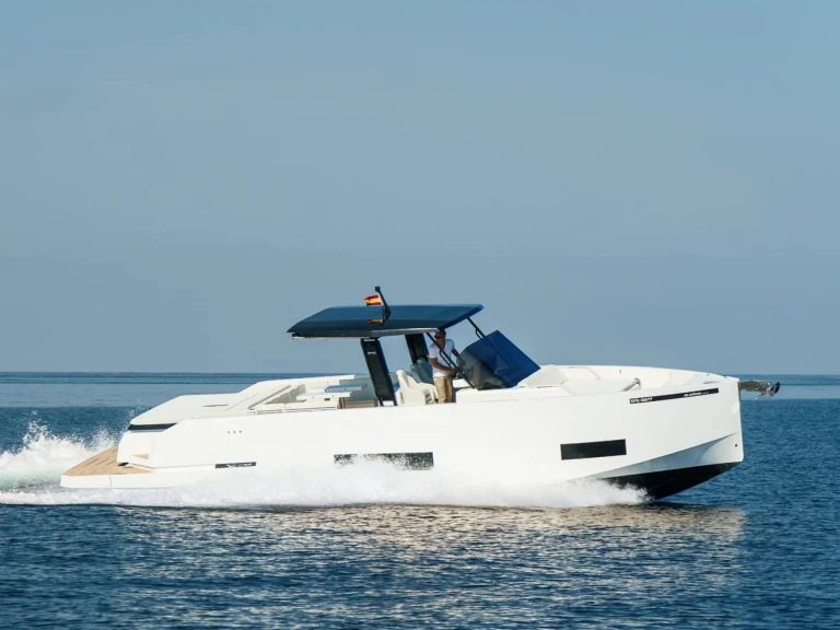 Charter a De Antonio DE ANTONIO D42 in Valletta on Samboat