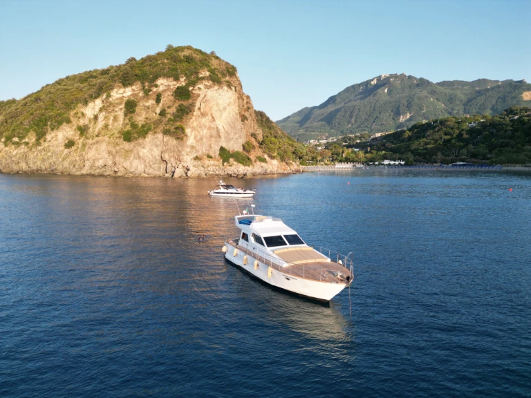 Yacht charter Forio - Itama Itama 45 on SamBoat