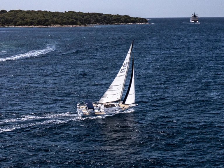 Charter a Val Val 35 in Hvar on Samboat