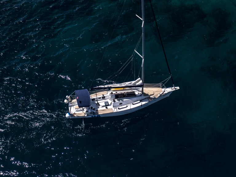 Hire Sailboat Val with a boat licence
