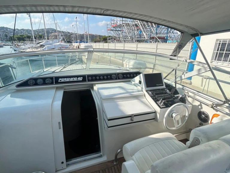 Yacht charter Golfe-Juan - Pershing Pershing 40 on SamBoat