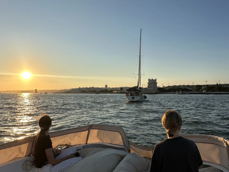 Charter a BUT CAT  YAMAHA 200 hp in Lisbon on Samboat