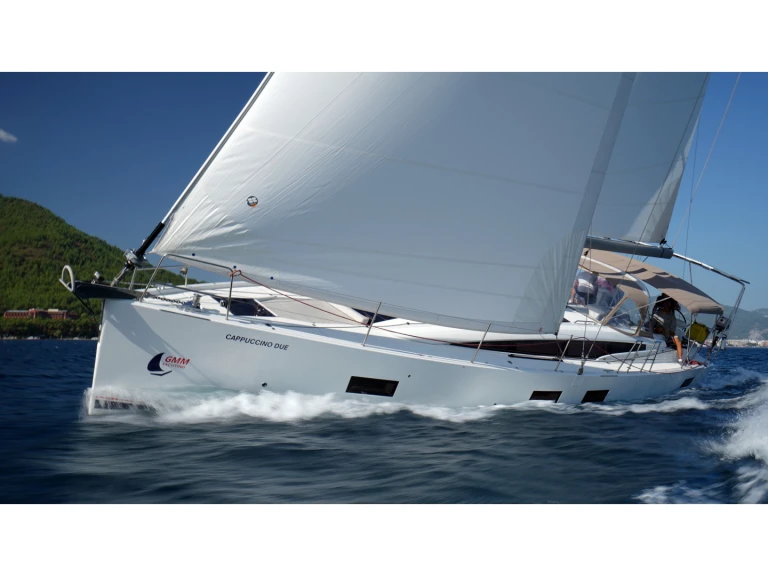 Hire Sailboat Jeanneau with a boat licence