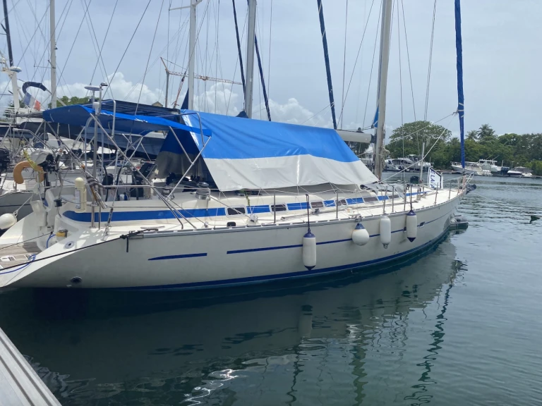 Hire Sailboat Bavaria with a boat licence