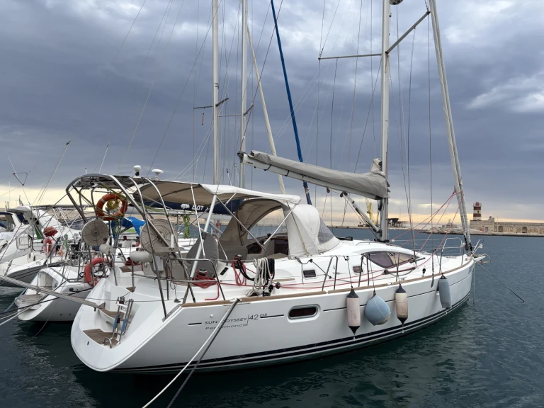 Sailboat hire in Porto Monopoli - Jeanneau Sun odissey 42 DS Performance 