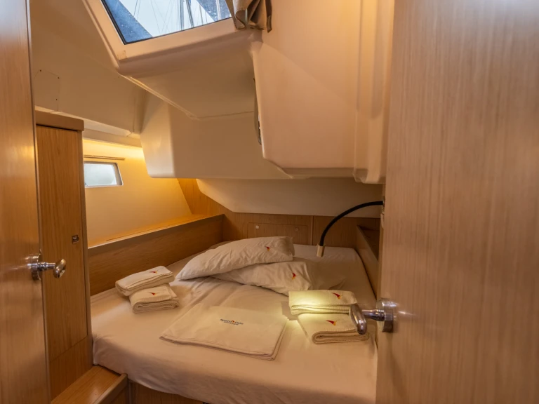 Yacht charter Capo d'Orlando - Bénéteau Oceanis 45 on SamBoat