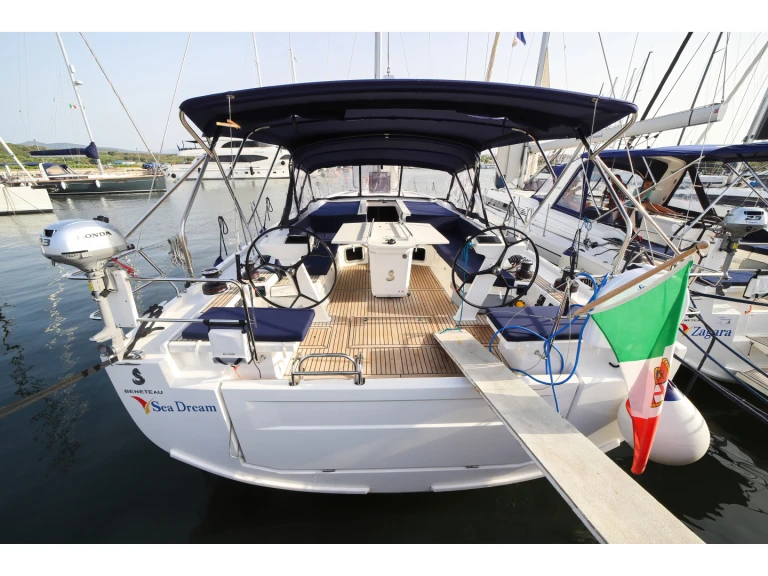 Hire Sailboat with or without skipper Bénéteau Castellammare del Golfo