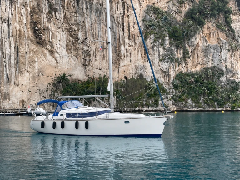 Hire Sailboat with or without skipper Jeanneau Monaco