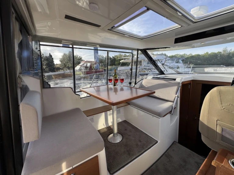 Yacht charter Asnières-sur-Seine - Jeanneau Merry Fisher 895 on SamBoat