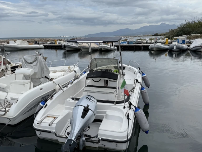 Charter a Ranieri Voyager 19 S in Termini Imerese on Samboat