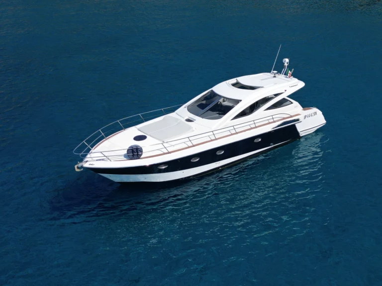 Hire Motorboat Giorgi with a boat licence