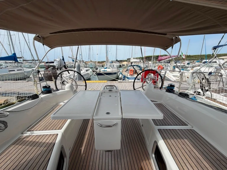 Hire a Jeanneau Sun Odyssey 410 Cecina