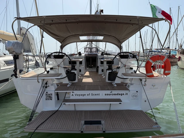 Charter a Jeanneau Sun Odyssey 455 in Cecina on Samboat