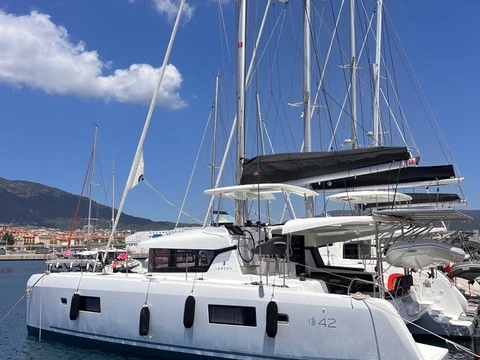 Catamaran to hire Ajaccio at the best price