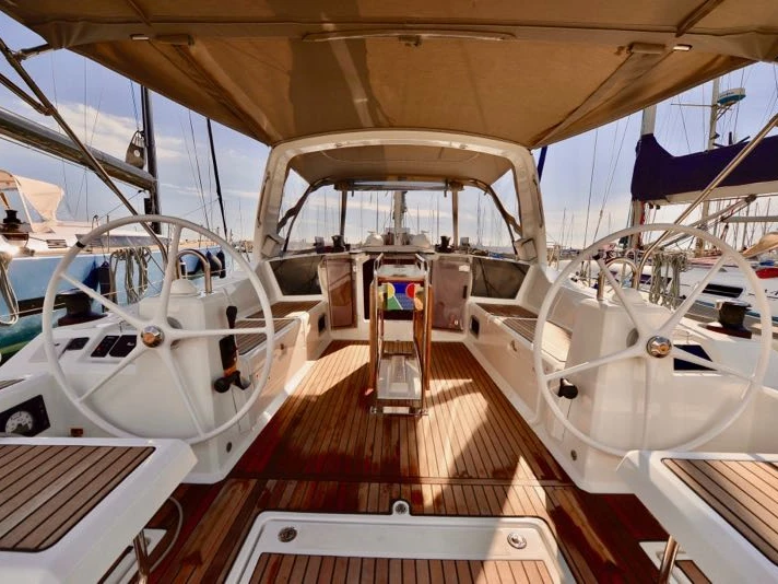 Hire Sailboat with or without skipper Bénéteau Cecina