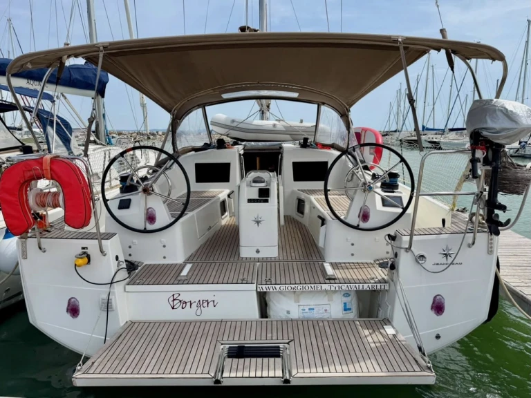Sailboat to hire Cecina at the best price
