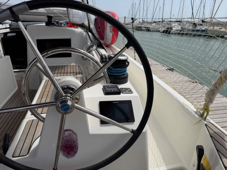 Yacht charter Cecina - Jeanneau Sun Odyssey 410 on SamBoat