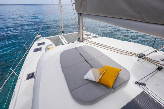 Hire Catamaran Lagoon with a boat licence