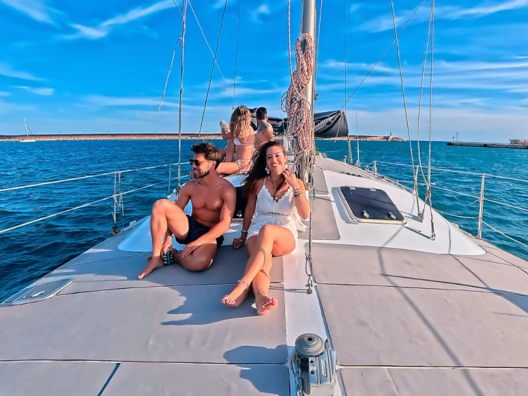 Catamaran hire in Santa Pola - Lagoon Lagoon 37