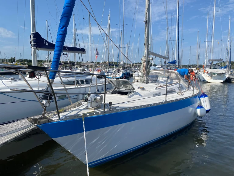 Hire Sailboat Wauquiez with a boat licence